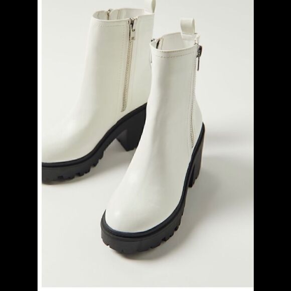 UO zip up boot   - Picture 1 of 4
